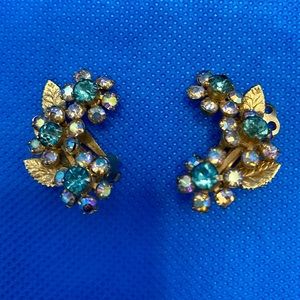 Vintage Weiss Aquamarine Colored Crystal and Gold-Tone Flower Clip-on Earrings